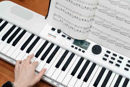 Синтезатор Nux NEK-110-WH - Синтезатор, 61 клавиша - фото 10